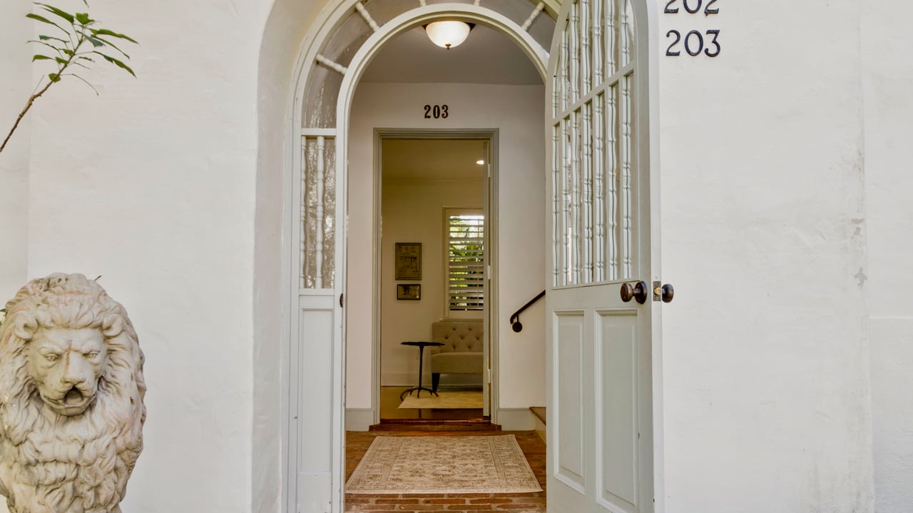 King-size Chic at the Historic Barbour House