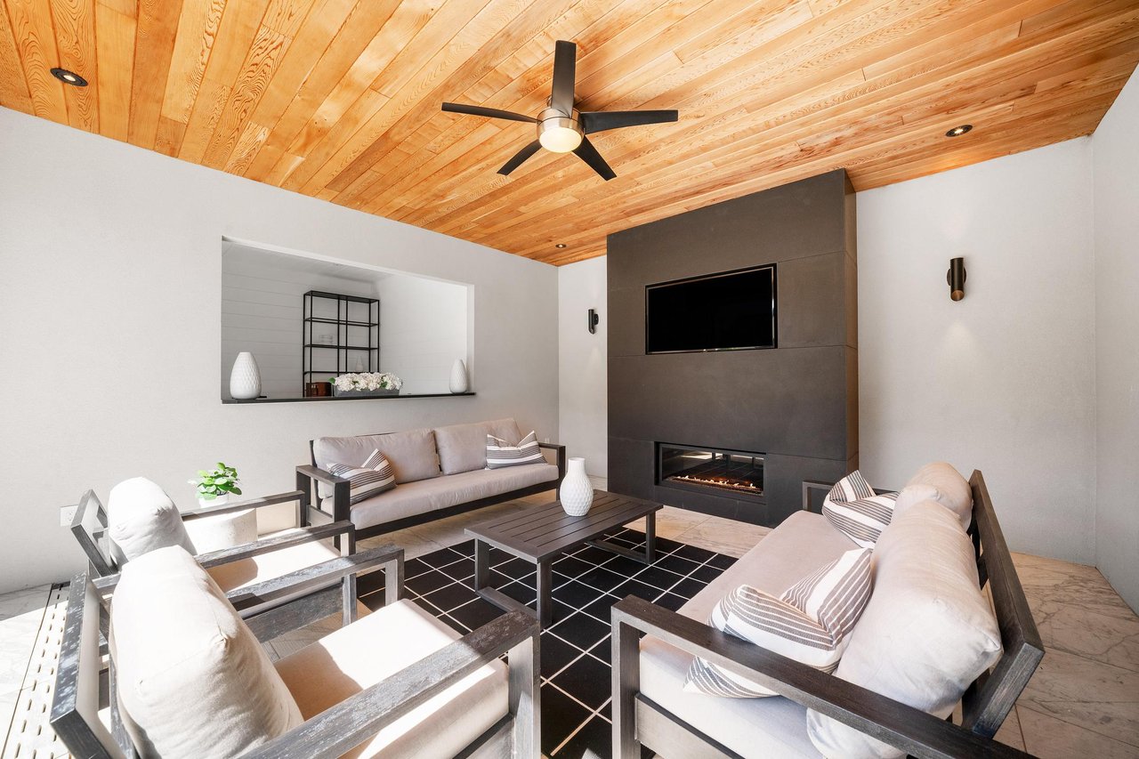 6 Forestave Crescent