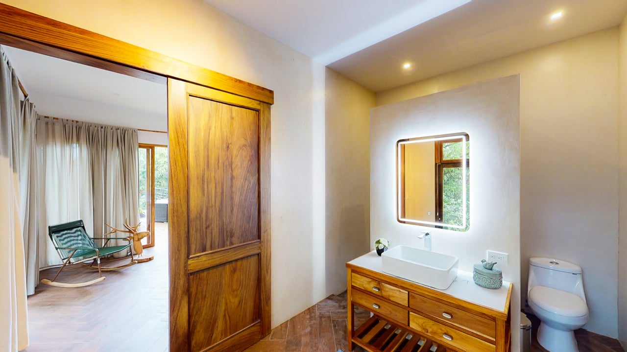 Five Star Private Rainforest Estate on Acreage with Creek