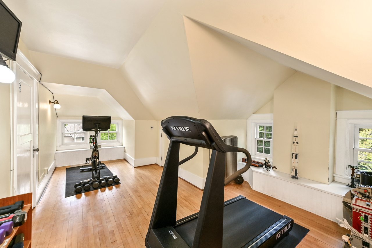 Stunning 6 Bedroom Home with Indoor Pool