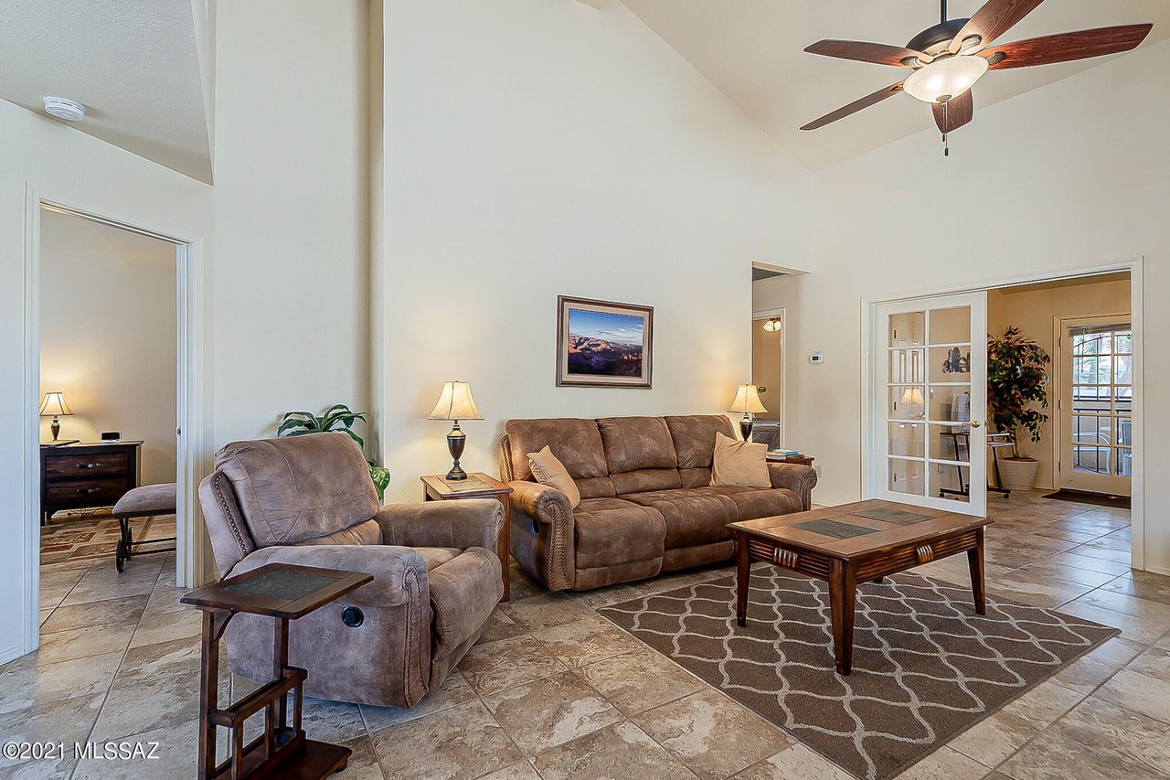 217 E Horizon Cir