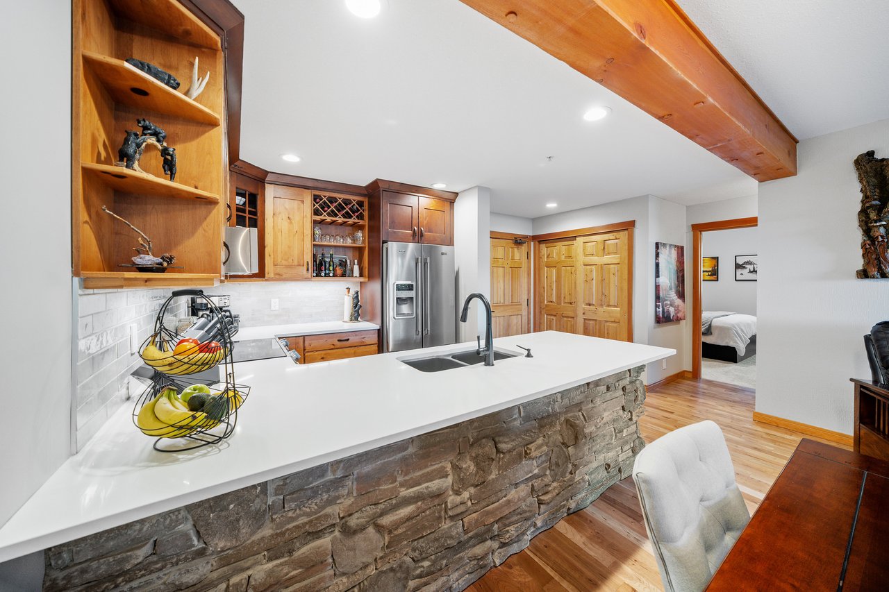 112-104 Armstrong Place