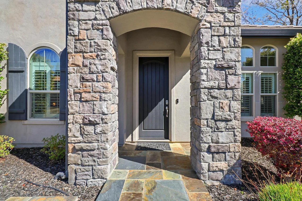 2200 Red Hawk Ct