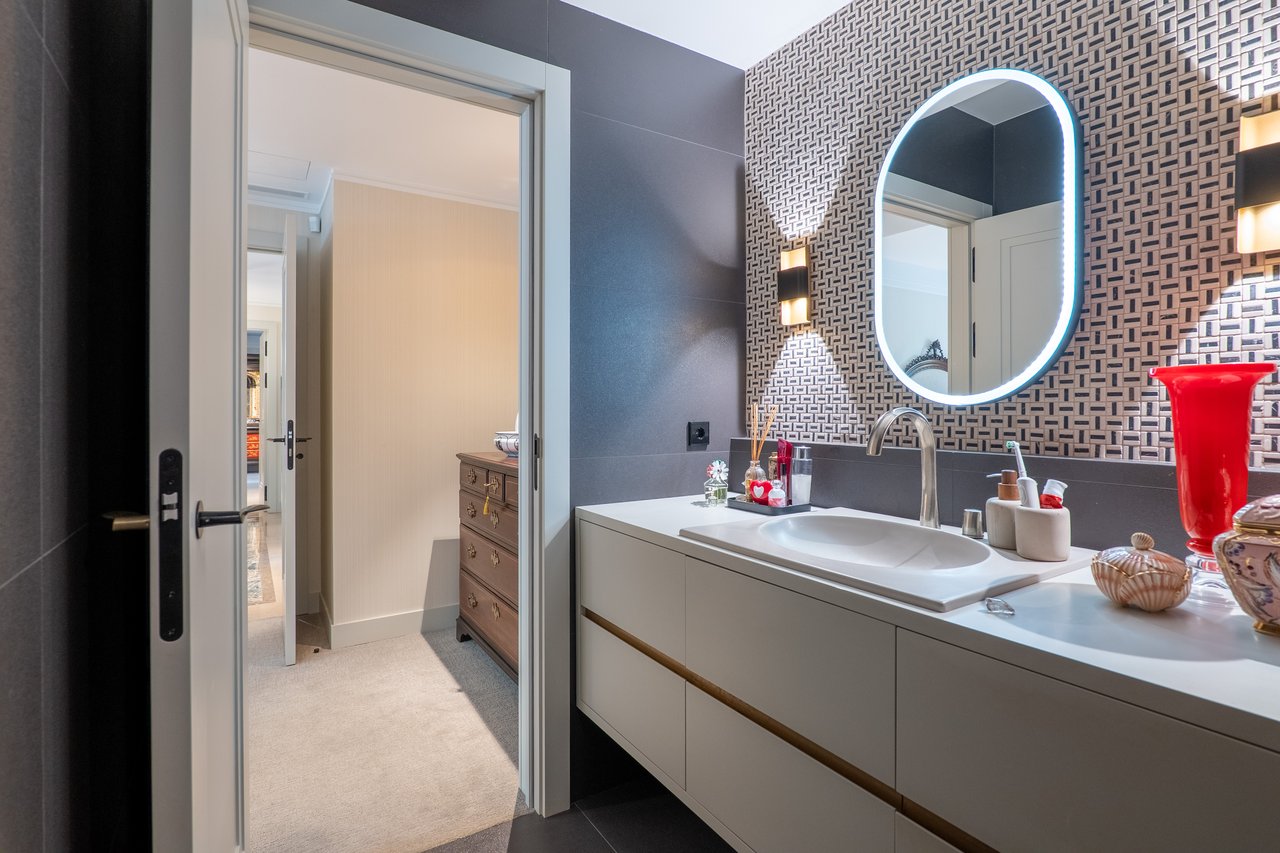 Exceptional Fully Renovated 2+1 Bedroom Apartment in Boavista, Porto