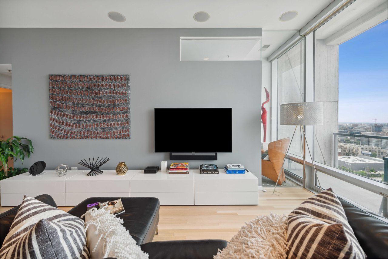 500 W Superior Street Unit: #2201