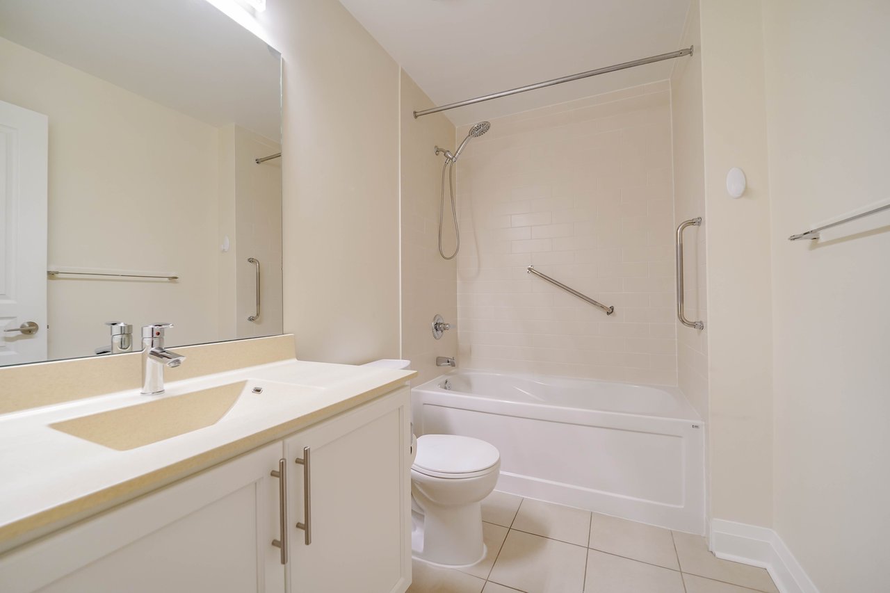 1 Hurontario St 308
