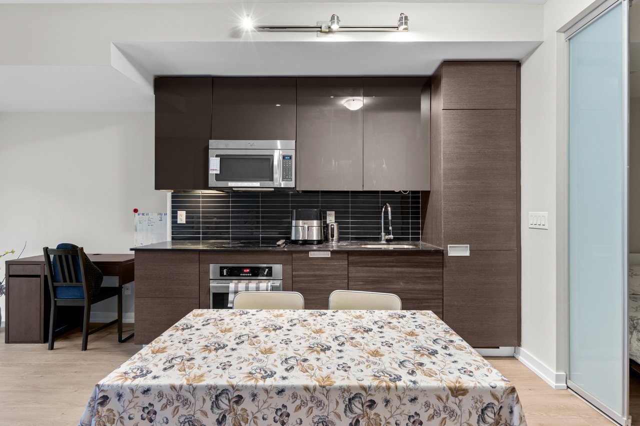 210 Simcoe Street Suite 607