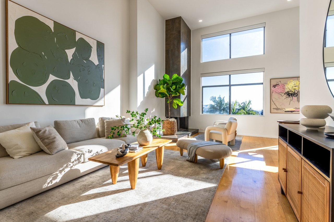 1133 N Clark St Unit: 303