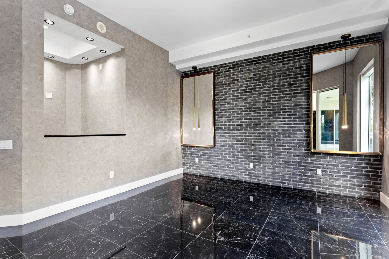 6000 Island Blvd # 203