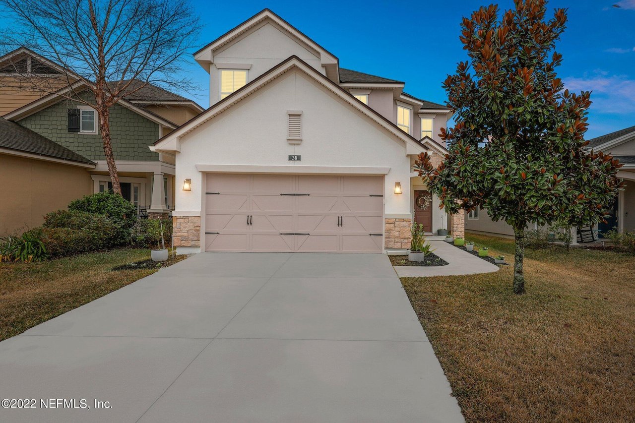 38 Hiller Ln