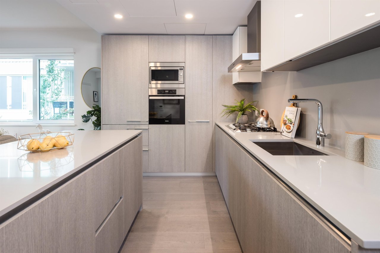 4932 Cambie St, #204