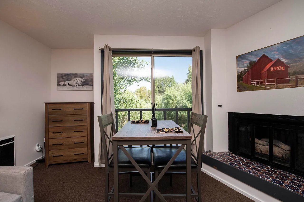 109 Village Way #2010