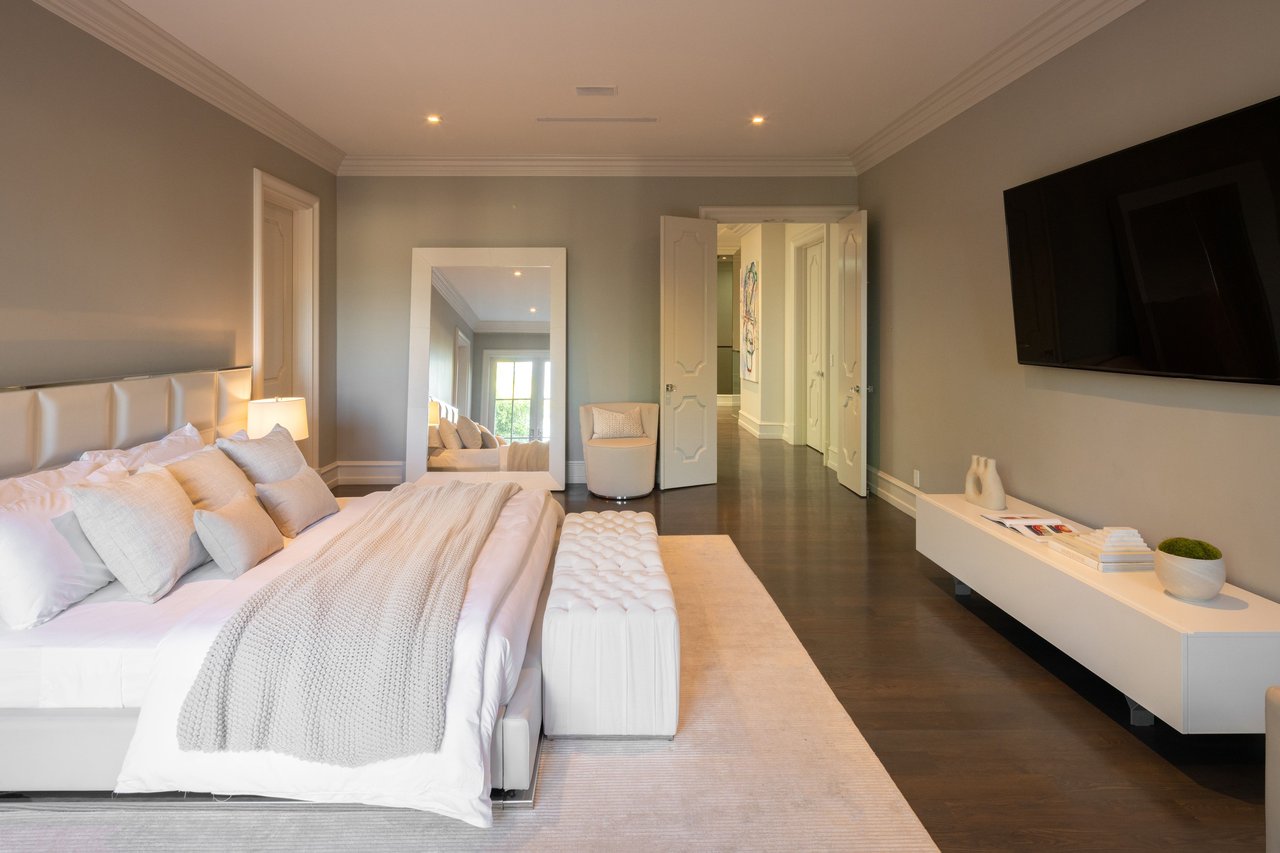 917 N Crescent Dr, Beverly Hills