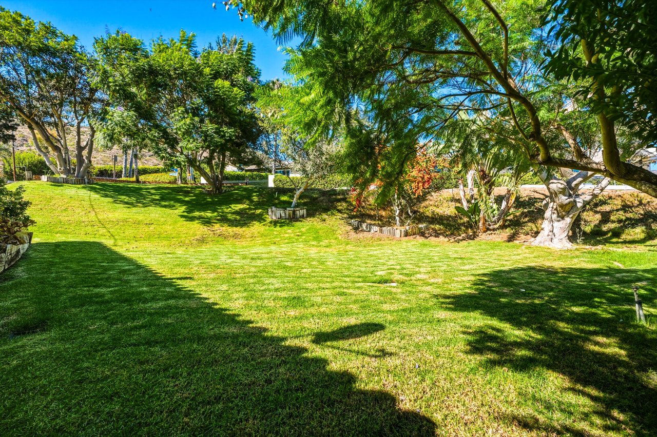 3400 Coast View Dr