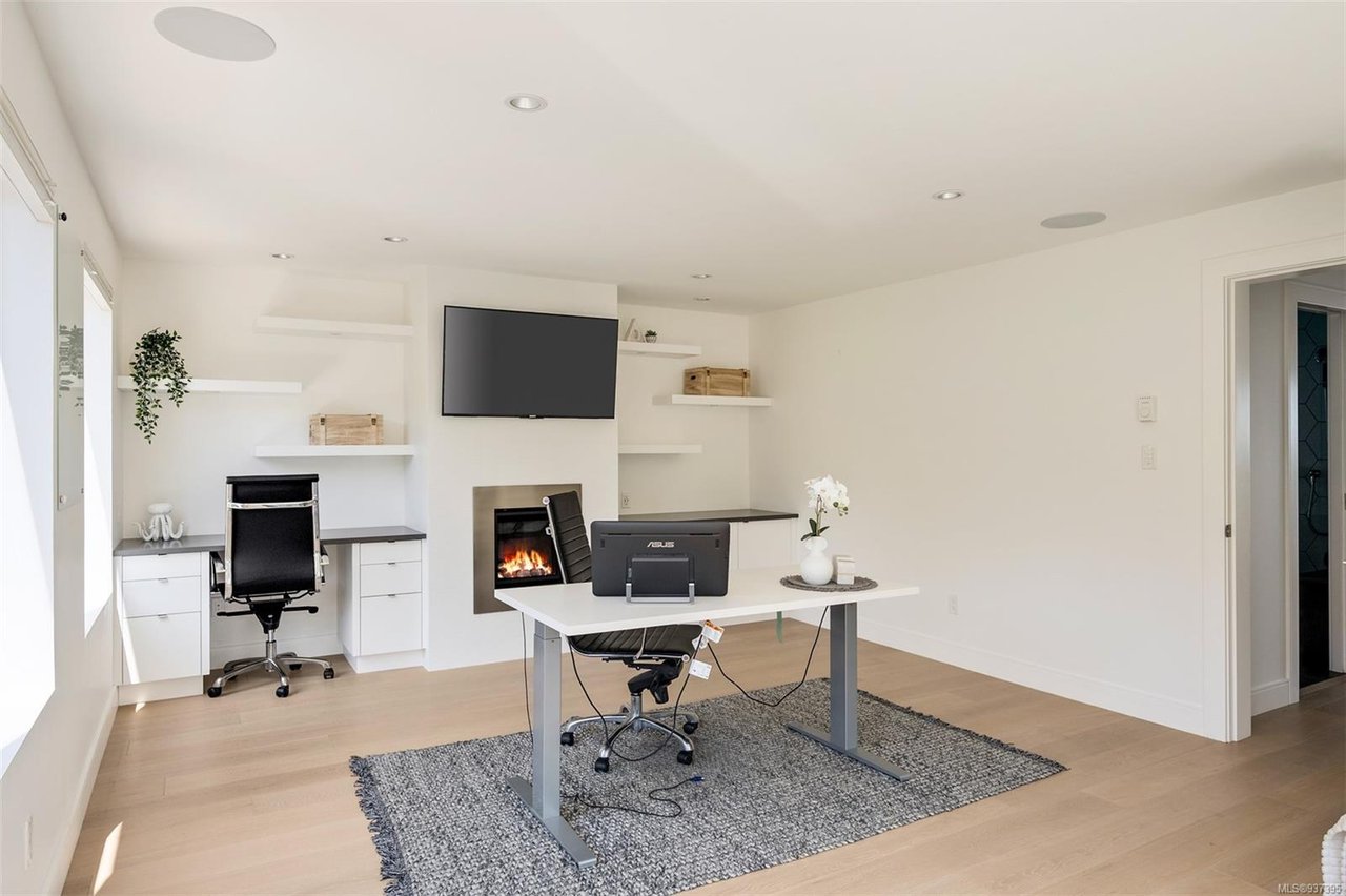 2378 Esplanade