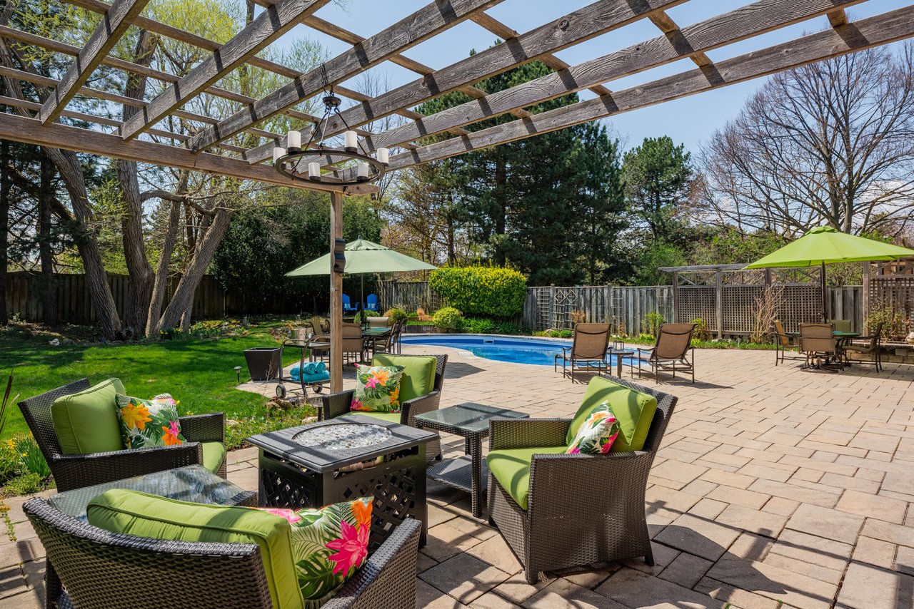 Family Oasis in Ford