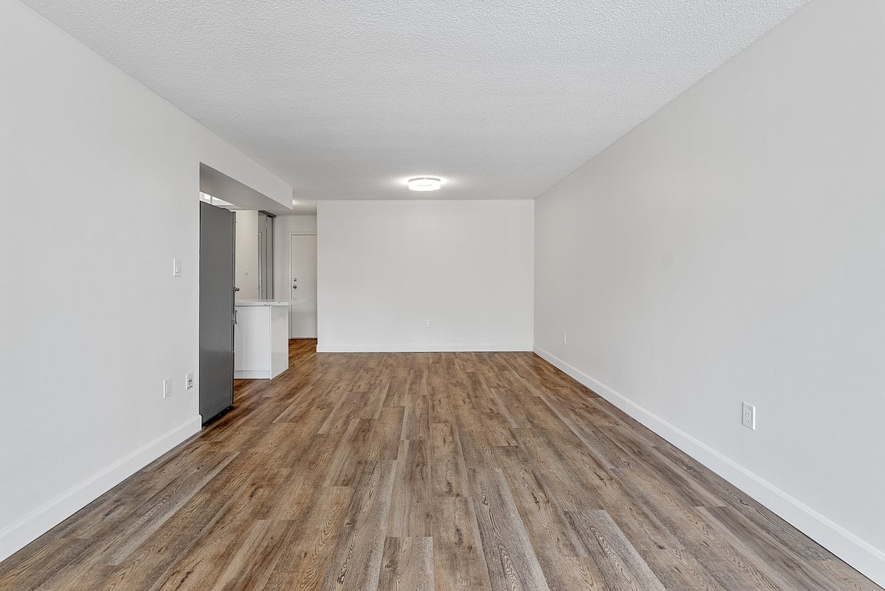 10330 Yonge Street W Unit: 404