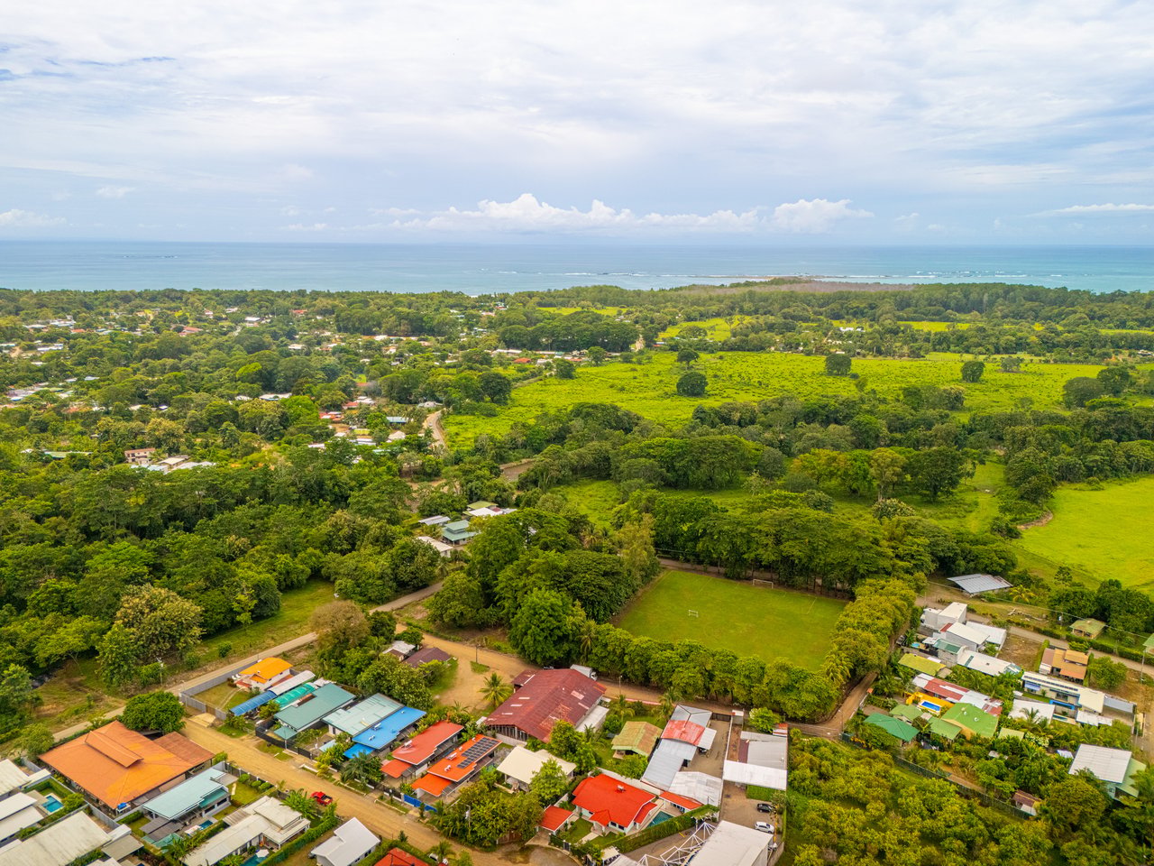 Villa Esmeralda - Big Pool. Big Lot. Big Lifestyle. Central Uvita, Walk to Everything!