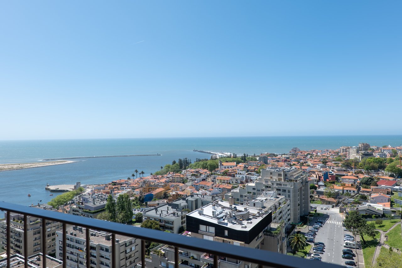 3-Bedroom Apartment with Panoramic Ocean & River Views in the iconic Foz do Douro's New Landmark - Miramar Tower 