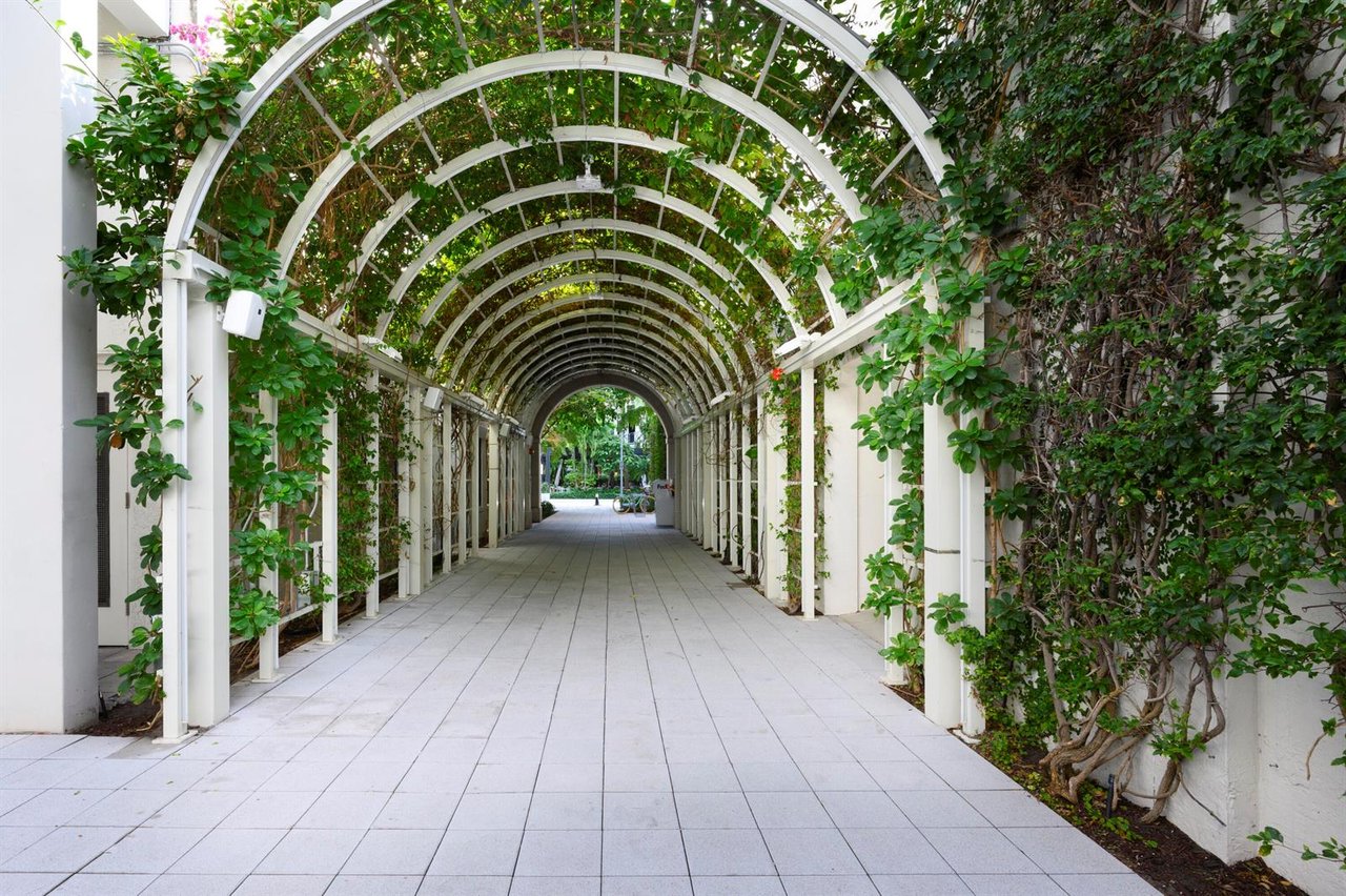 2557 Seminole Circle