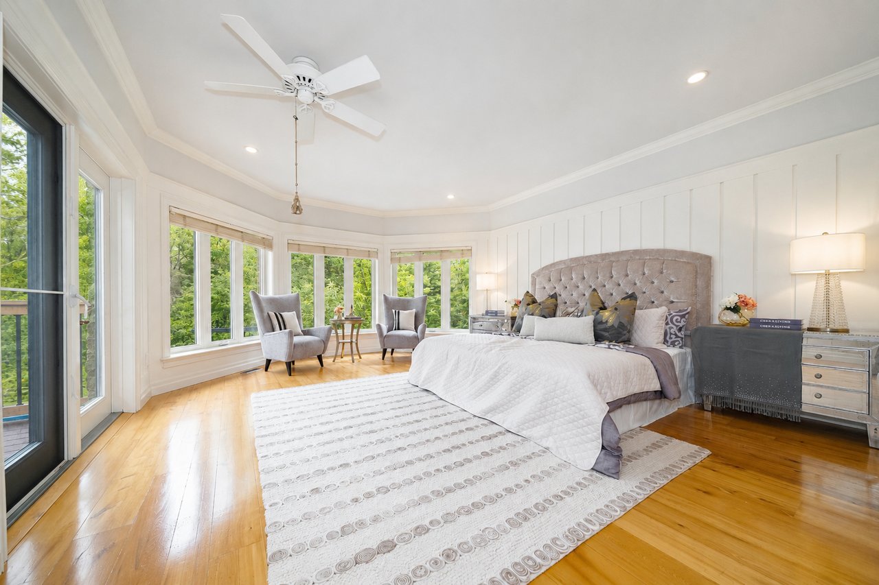 203 St John's Side Road W
