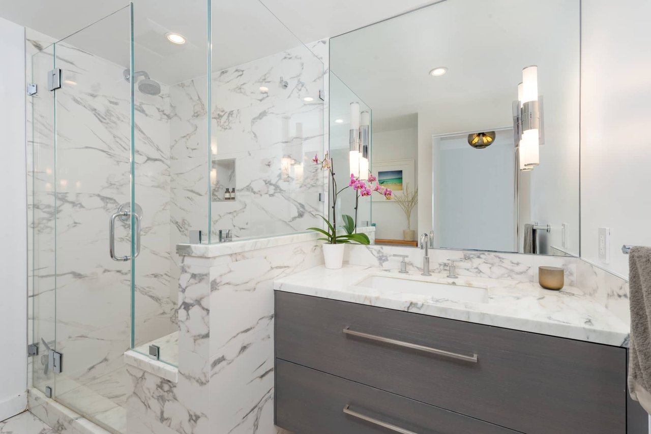 Prestigious Plaza Towers | 5-Star Amenities - Full Service Building