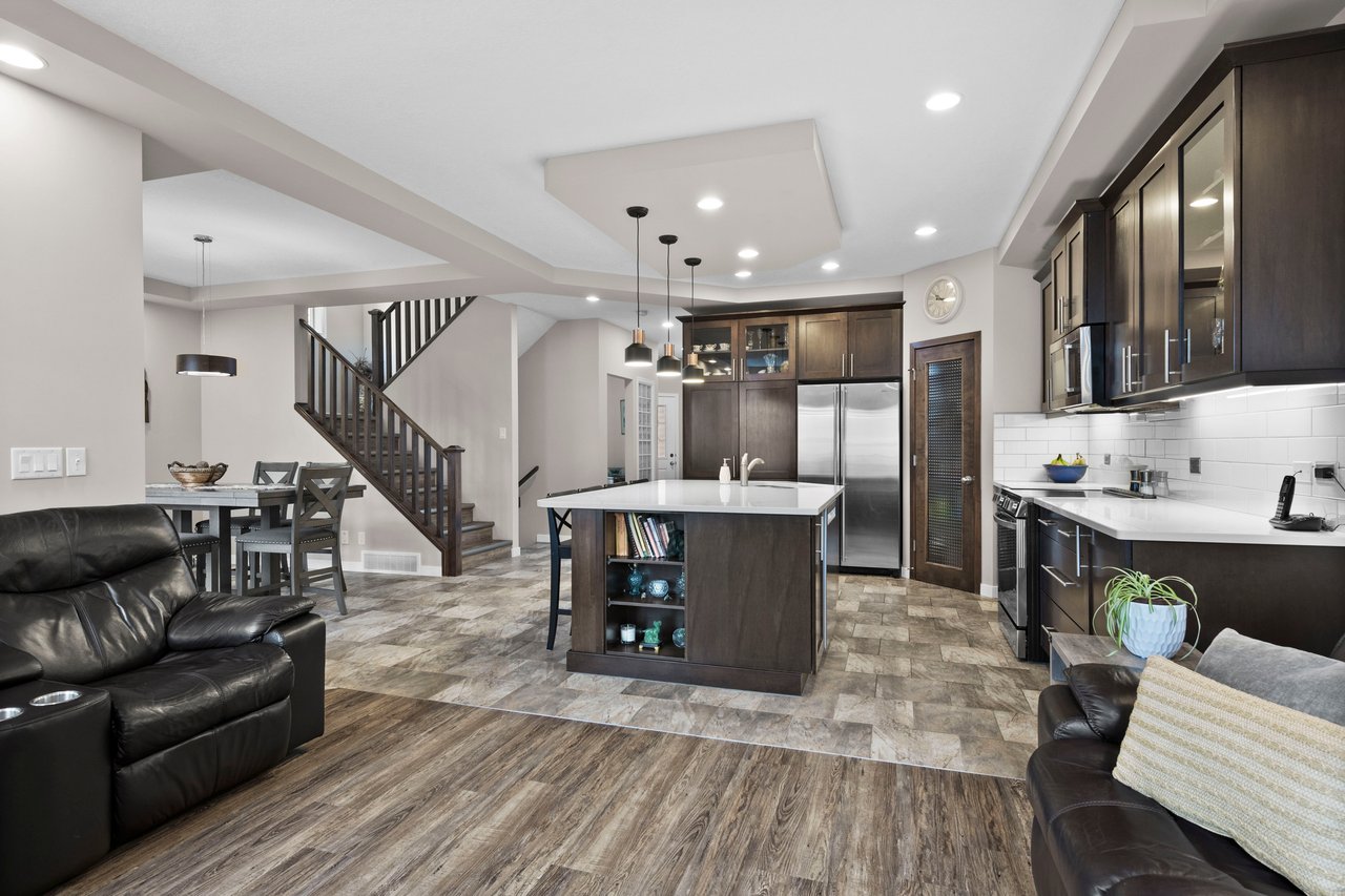 207 Royal Oak Bay NW