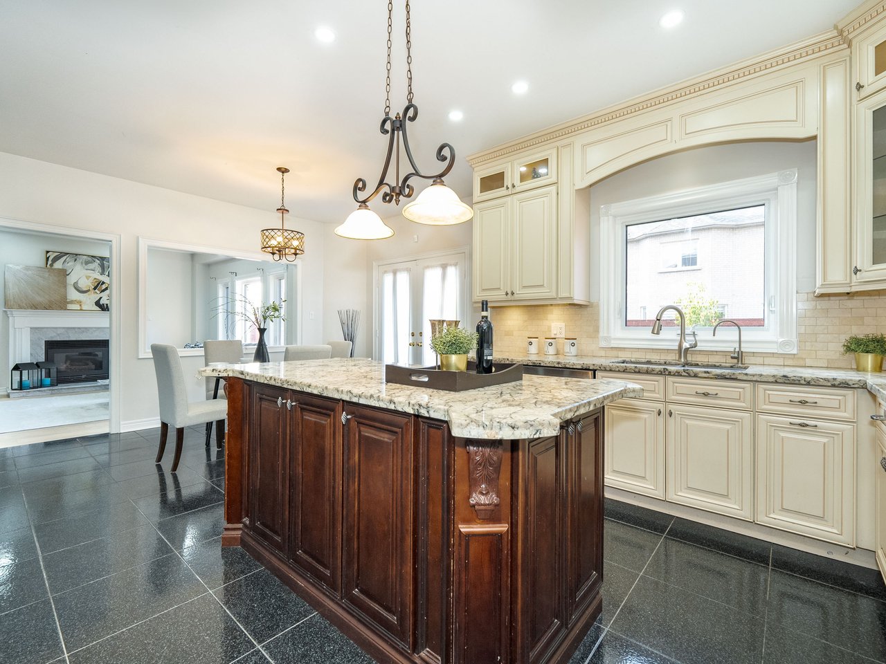 77 Kevi Crescent