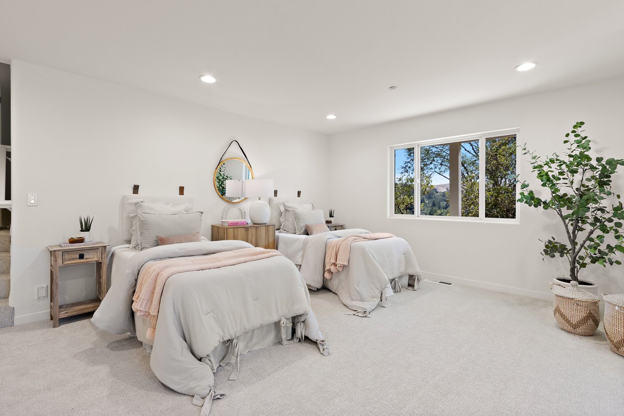 809 Mountain View Dr