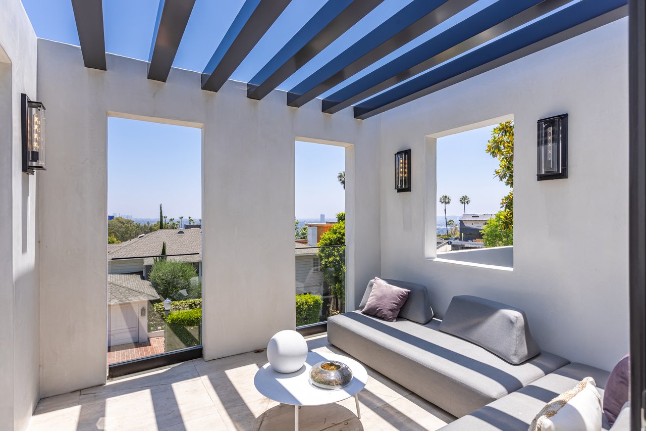 Luxury Gated Villa w/ Pool, Spa & Designer Interiors