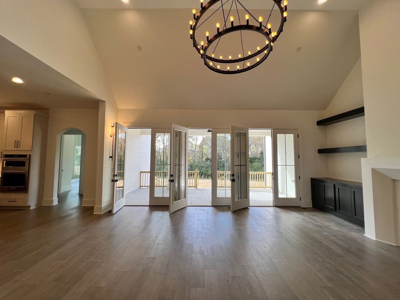 1011 Sinatra Dr
