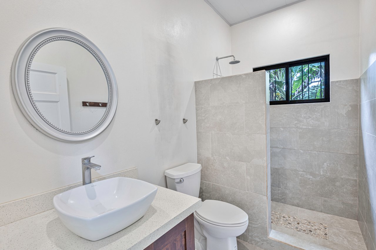 Charming Two Bedroom Casa Ceiba