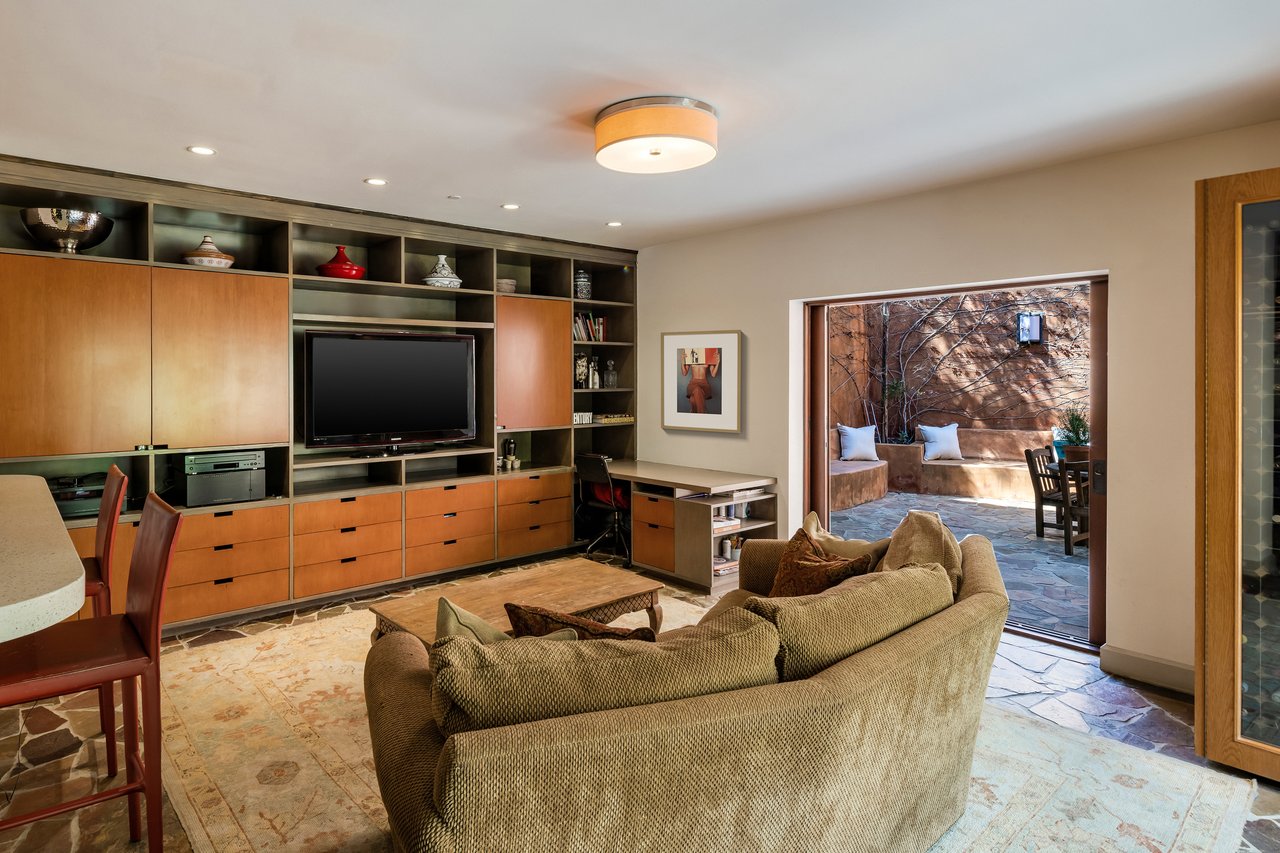 2669 Harlesden Ct, hollywood hills