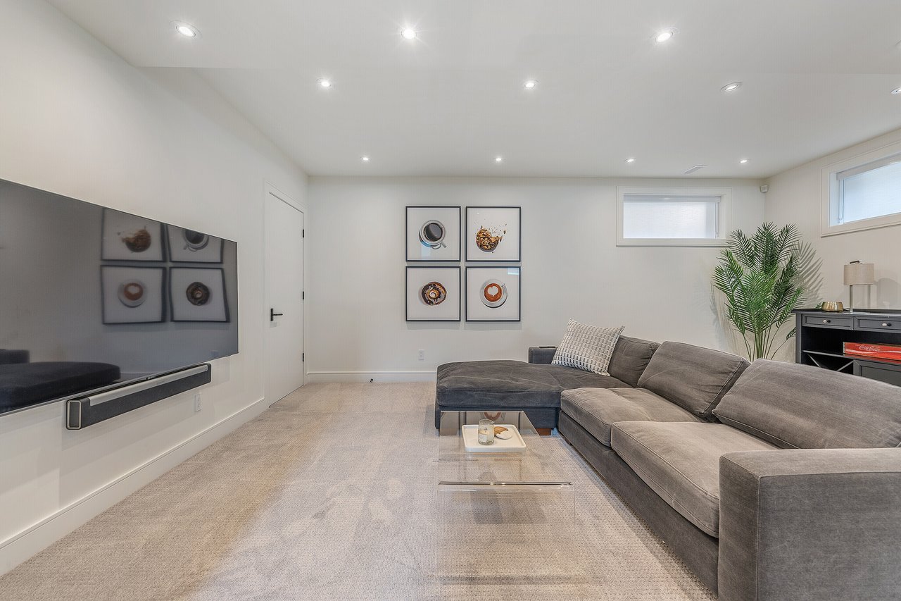 83 Guthrie Avenue