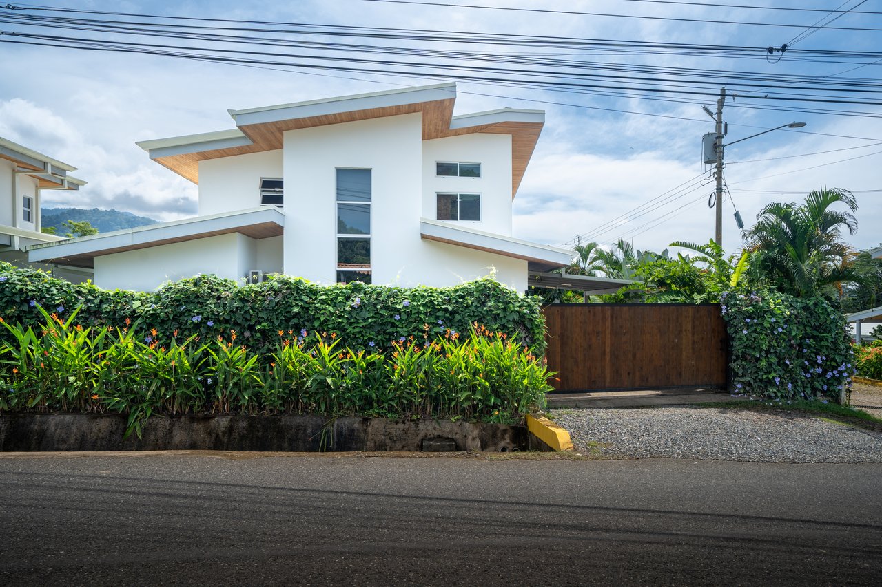Live Effortlessly in the Heart of Ojochal