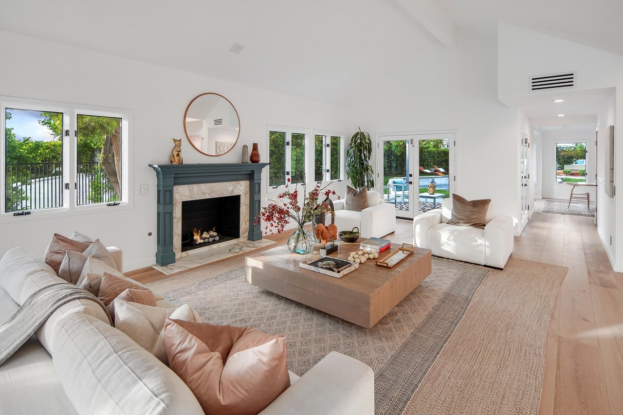 4050 Clarinda Dr, Tarzana