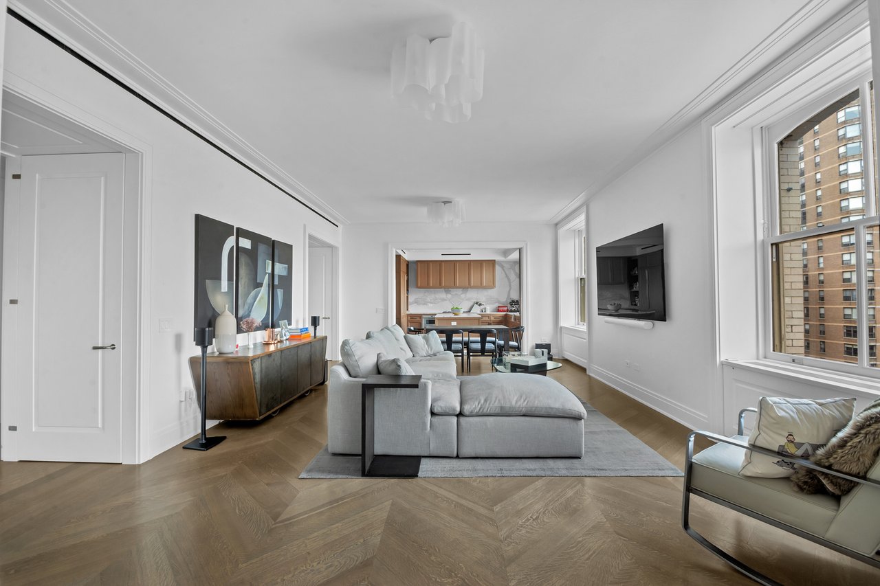 225 W 86TH Street 810