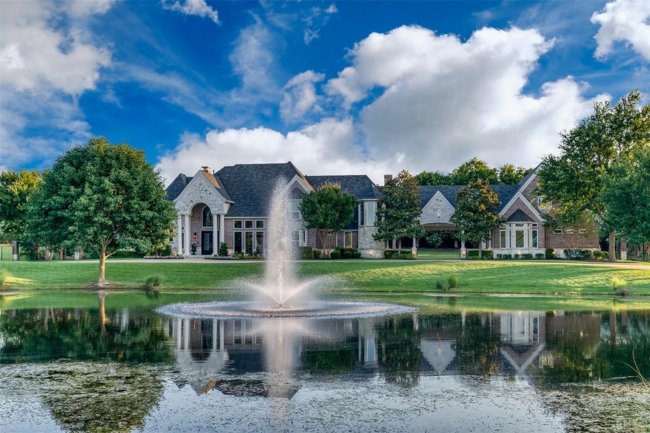 Exquisite Estate On 2.5 Acres - Heath, TX