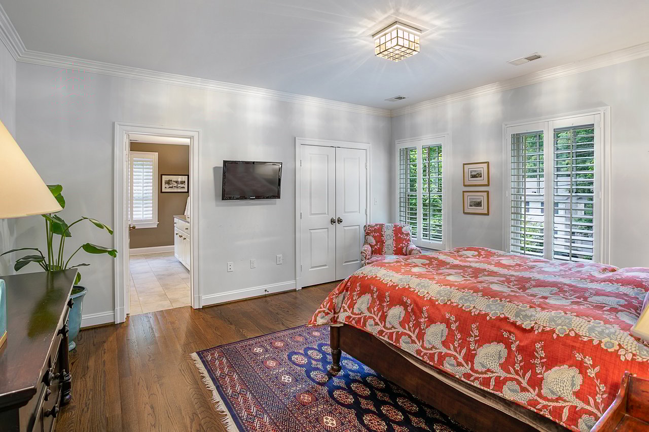 5025 Linnean Ave NW, Washington, DC 20008