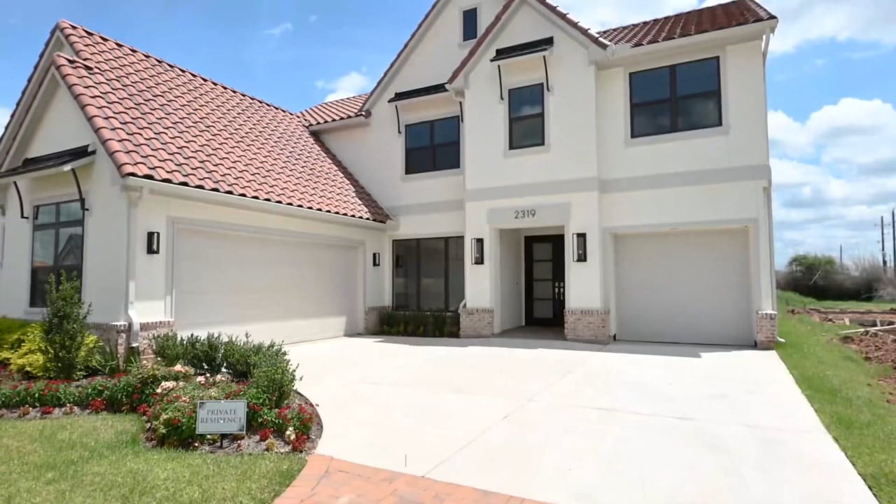 Discover Luxury Living: Modern Home with Lake View in Houston's Gated Community