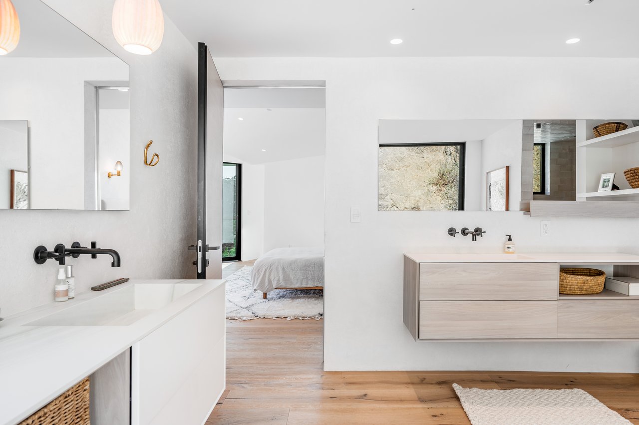 3226 Serra Rd, Malibu
