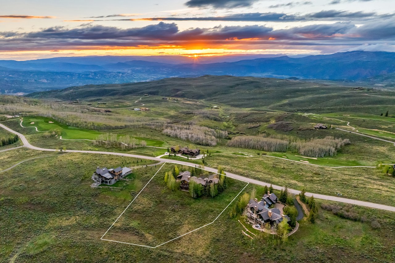 1092 The Summit Trail