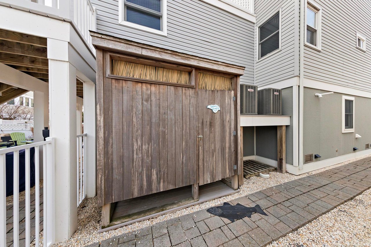 216 Taylor Ave, 1st Floor Unit