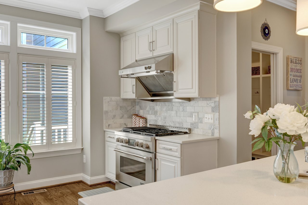 300 Jade Ct NW