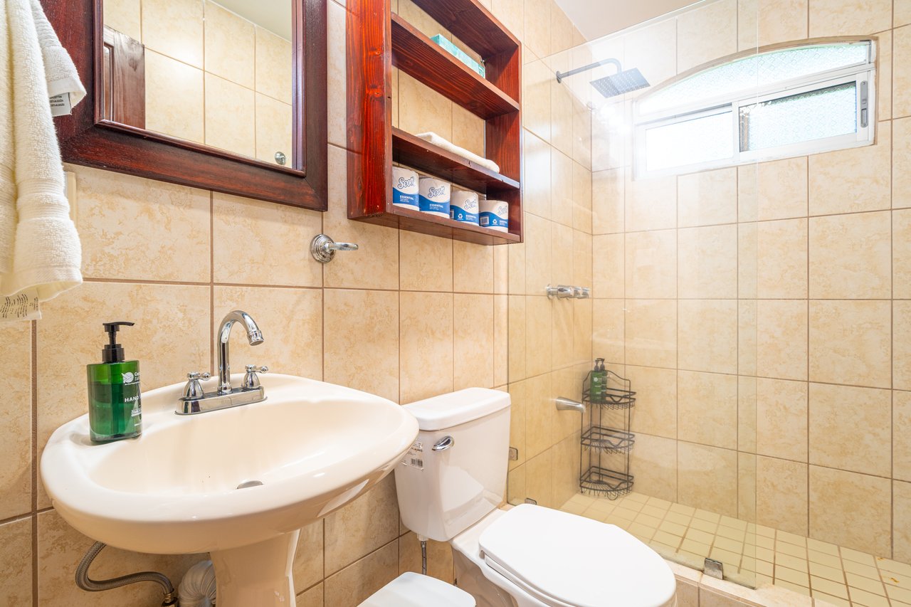 Casa Luna, 3bed /3bath Private Oasis, Convenient Location