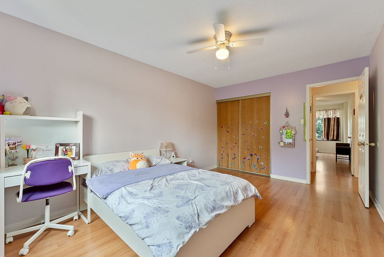28 Thornway Ave