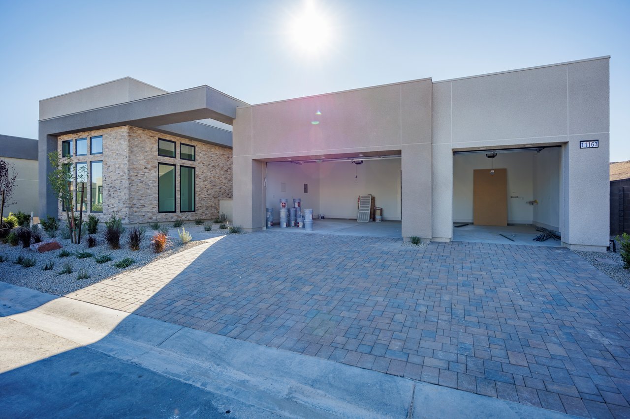 11121 Desert Heights Ave