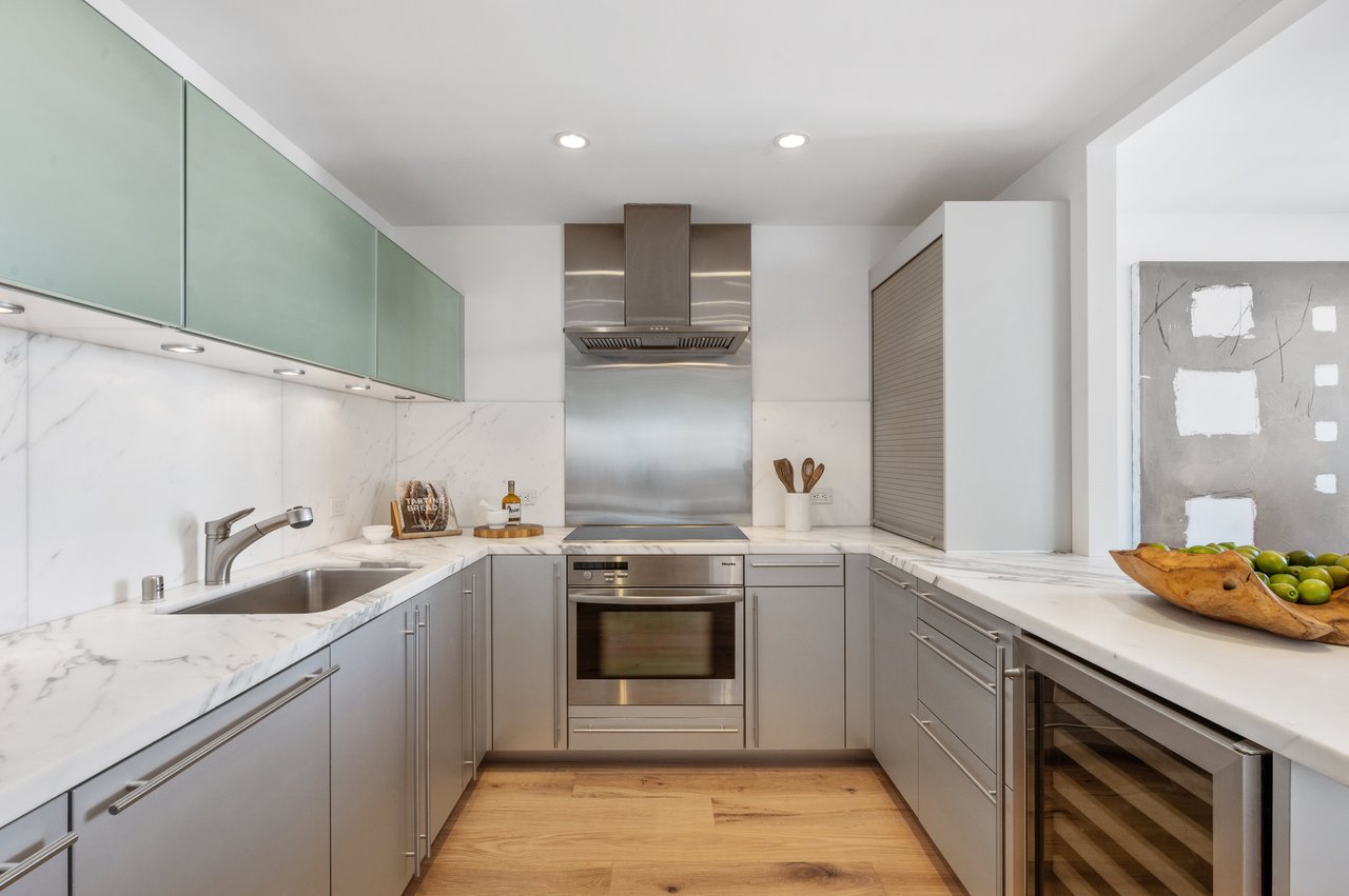 3-Bdrm View Apartment at 1080 Chestnut
