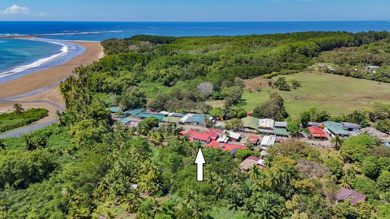 Fully equipped 4 Unit Apartment/Hotel complex 70 meters from the entrance to world-famous Marino Ballena National Park