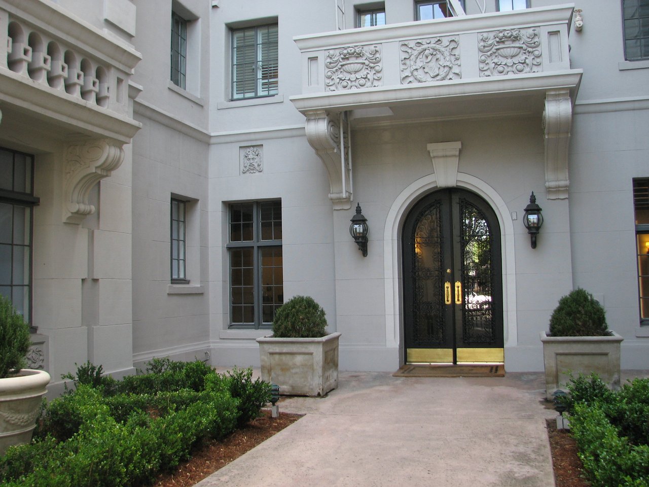 308 N Sycamore Ave #408